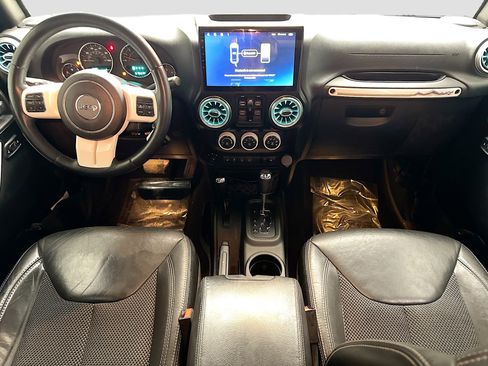 Used 2015 Jeep Wrangler Unlimited Sahara image 14