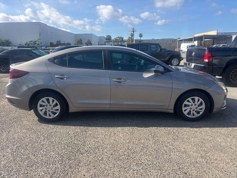 Used 2020 Hyundai Elantra SE w/ Cargo Package (C1) image 4