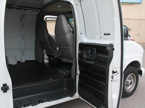 Used 1998 GMC Savana 2500 image 21