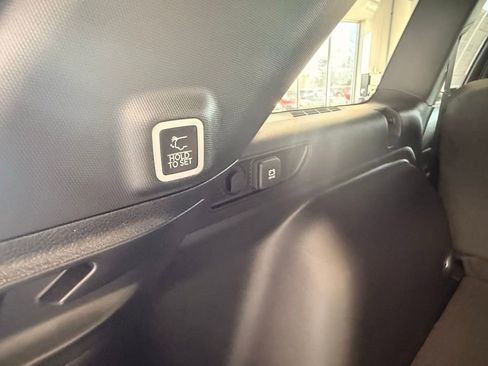 Used 2025 Jeep Grand Cherokee Altitude image 11