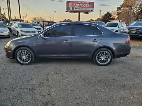 Used 2009 Volkswagen Jetta SE image 4