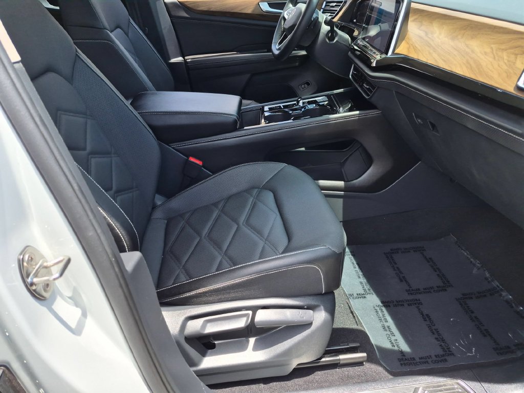 Used 2025 Volkswagen Atlas SE FWD image 30