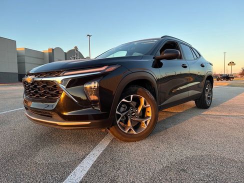 Used 2024 Chevrolet Trax LT image 1