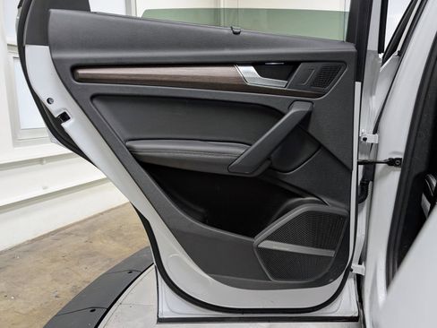 Used 2023 Audi Q5 e Premium Plus w/ Premium Plus Package image 19