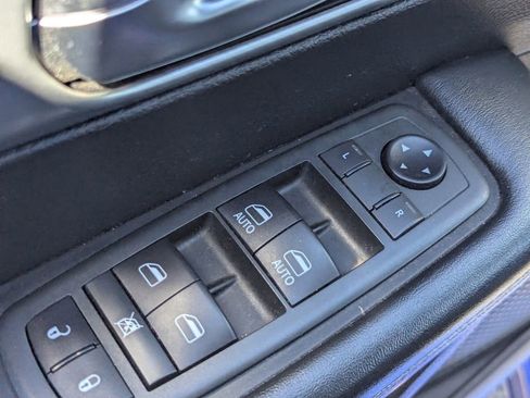 Used 2020 Chrysler Pacifica Touring w/ S Appearance Package FWD image 19