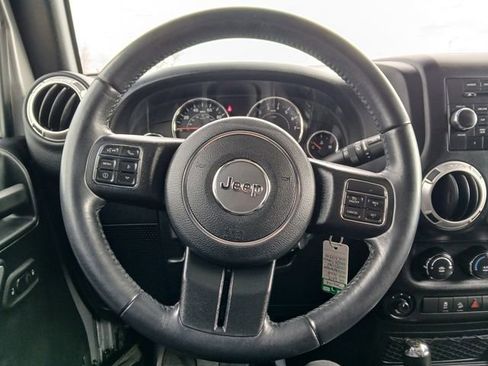 Used 2018 Jeep Wrangler Sahara w/ Connectivity Group image 18