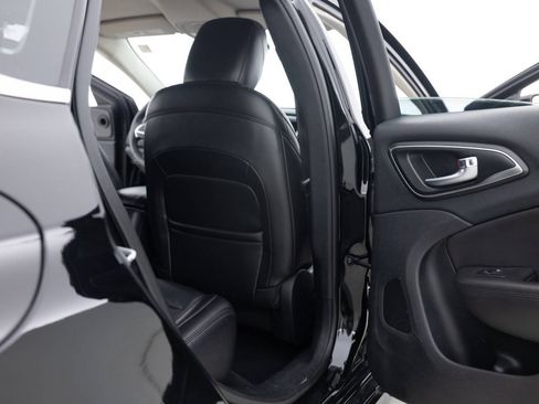 Used 2017 Chrysler 200 Limited Platinum FWD image 30