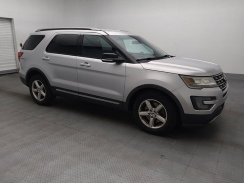 Used 2016 Ford Explorer XLT w/ Equipment Group 201A FWD image 11