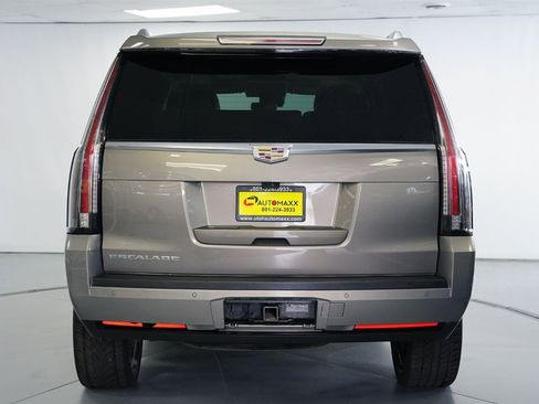 Used 2018 Cadillac Escalade Premium Luxury image 8