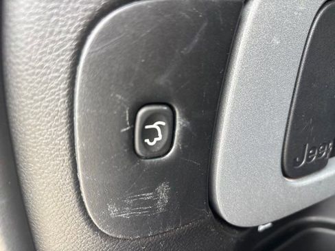 Used 2018 Jeep Cherokee Limited w/ High Altitude Package FWD image 16