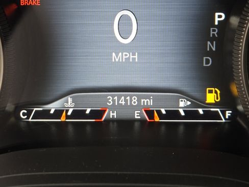Used 2022 Jeep Cherokee Latitude Lux w/ Mopar Interior Package AWD/4WD image 19