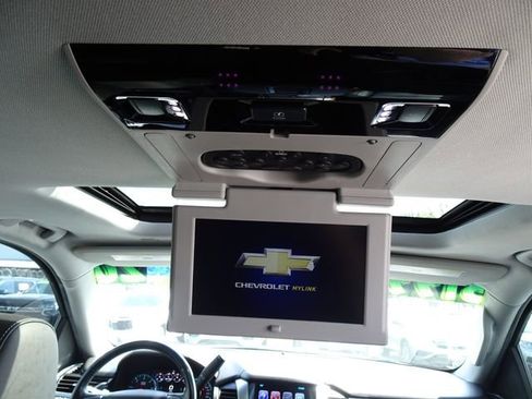 Used 2020 Chevrolet Suburban Premier w/ Premier 6.2L Value Package image 24