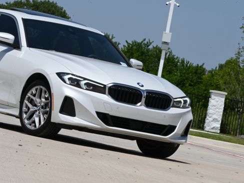 Used 2026 BMW 330i xDrive Sedan w/ Premium Package AWD/4WD image 10