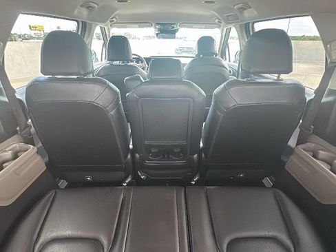 Used 2026 Kia Carnival FWD image 35