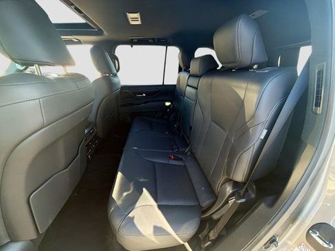 Used 2023 Lexus LX 600 4WD w/ Luxury Package image 23