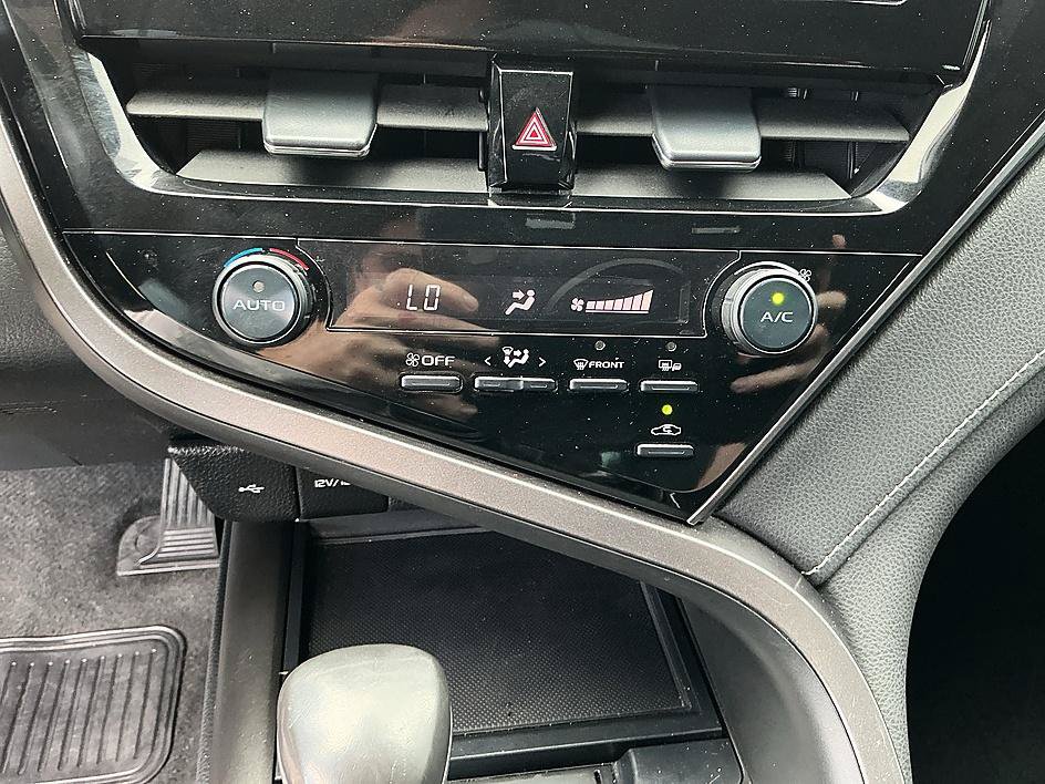 Used 2021 Toyota Camry SE w/ Convenience Package FWD image 17