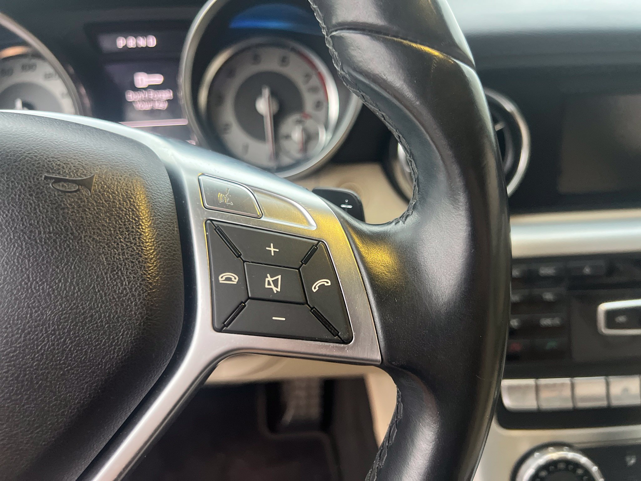 Used 2013 Mercedes-Benz SLK 250 image 19