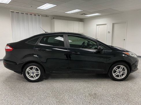 Used 2019 Ford Fiesta SE image 4