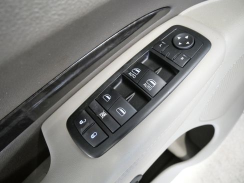 Used 2013 Dodge Durango Crew w/ Crew Convenience Group image 19