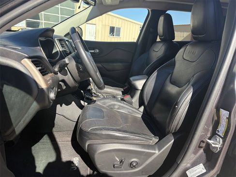 Used 2015 Jeep Cherokee Limited w/ Luxury Group image 12