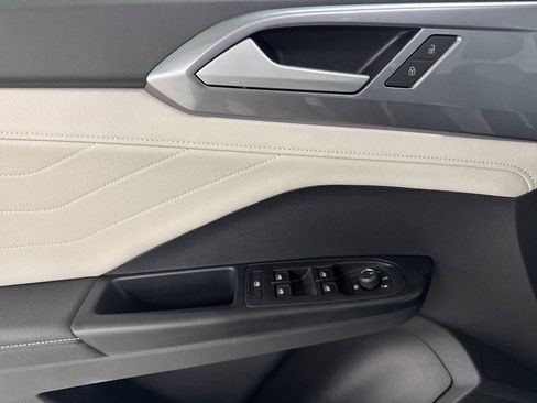 New 2026 Volkswagen Taos SEL AWD/4WD image 10