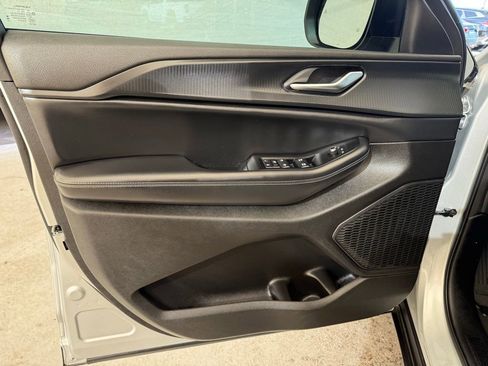 Used 2023 Jeep Grand Cherokee L Laredo image 22