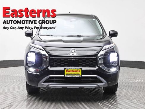 Used 2025 Mitsubishi Outlander SE AWD/4WD image 2