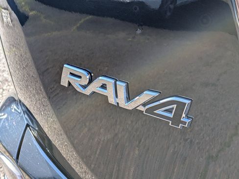 Used 2017 Toyota RAV4 XLE image 25
