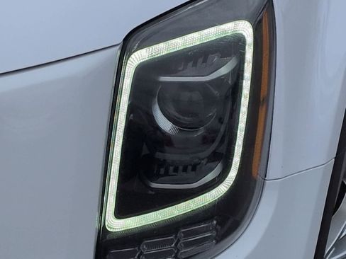 Used 2022 Kia Telluride LX image 11