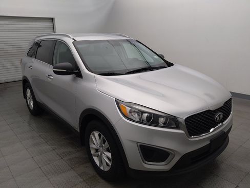 Used 2018 Kia Sorento AWD image 13