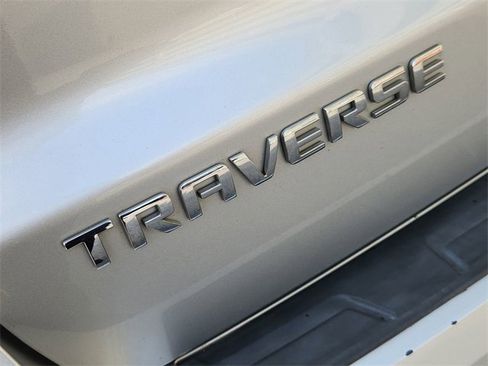 Used 2017 Chevrolet Traverse LT image 29