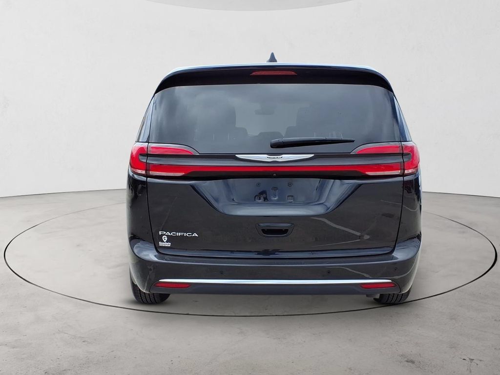 Used 2024 Chrysler Pacifica Touring-L FWD image 6