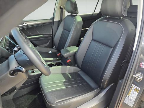 Used 2022 Volkswagen Tiguan SE w/ Panoramic Sunroof Package AWD/4WD image 26