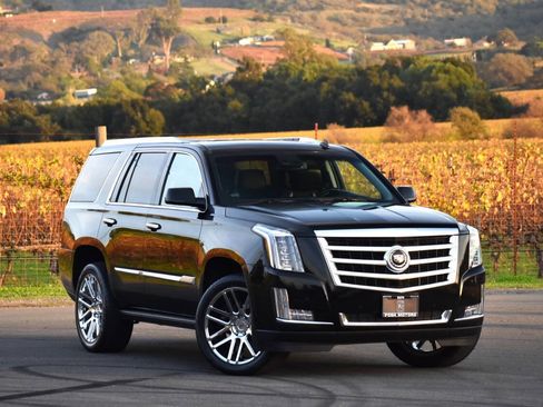 Used 2015 Cadillac Escalade Premium image 1