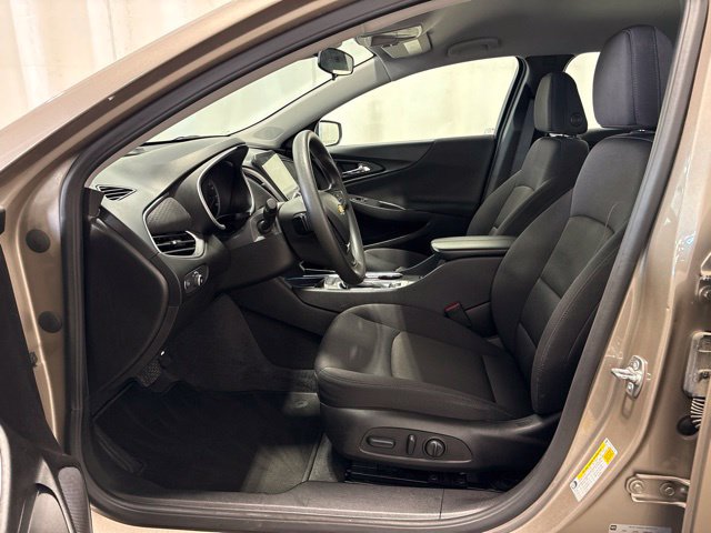 Used 2025 Chevrolet Malibu LT FWD image 12