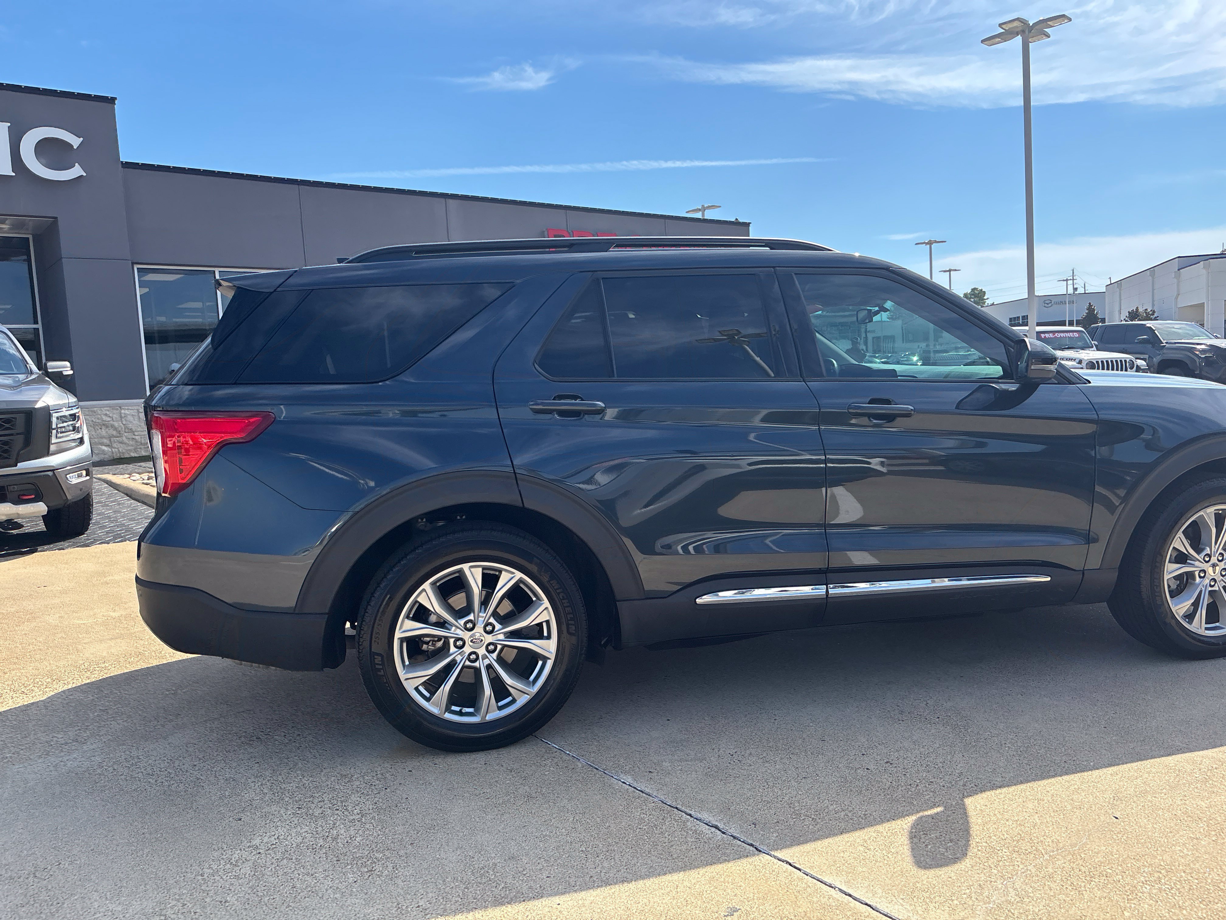 Used 2024 Ford Explorer XLT w/ Equipment Group 202A RWD image 14