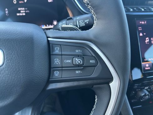 New 2025 Jeep Grand Cherokee Altitude image 13