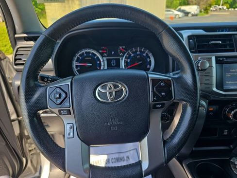 Used 2018 Toyota 4Runner SR5 AWD/4WD image 17
