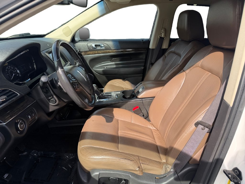 Used 2013 Lincoln MKT AWD image 10