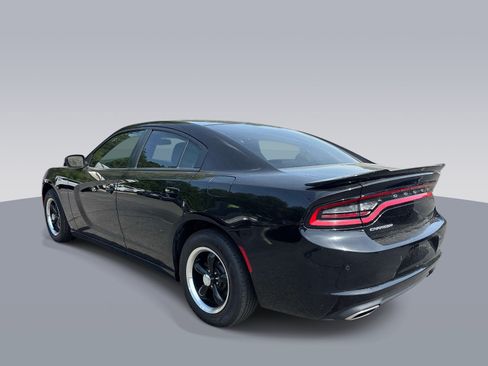 Used 2020 Dodge Charger SXT w/ Leather Interior Group RWD image 5