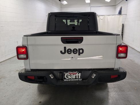 Certified 2025 Jeep Gladiator Sport AWD/4WD image 8