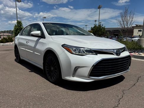 Used 2017 Toyota Avalon Touring FWD image 1