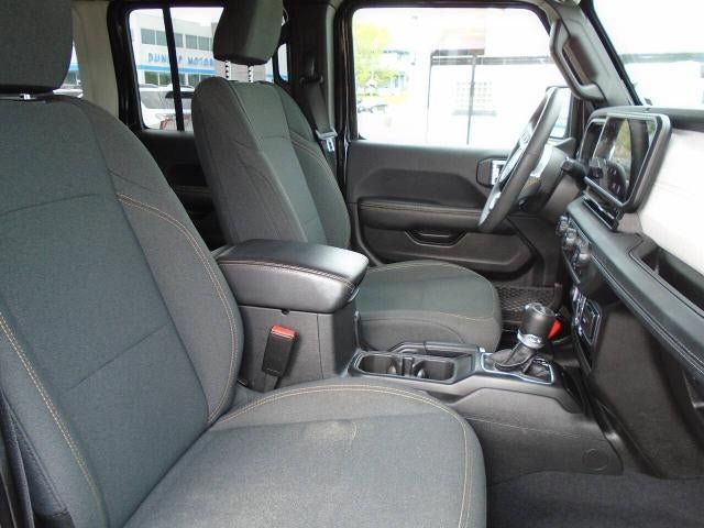 Used 2025 Jeep Wrangler Unlimited Sahara AWD/4WD image 22