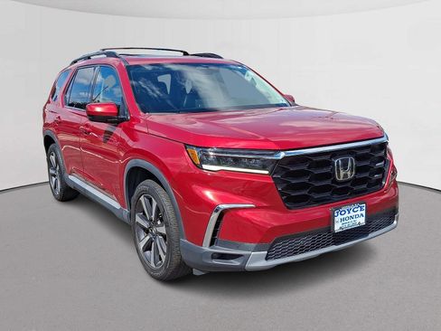 Certified 2023 Honda Pilot Touring image 2