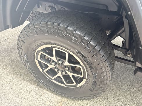 Used 2024 Jeep Gladiator Rubicon image 19