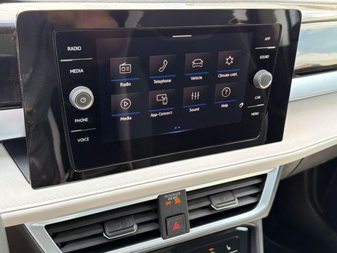 New 2026 Volkswagen Taos SE FWD image 23
