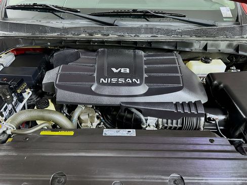 Used 2019 Nissan Titan SV w/ SV Convenience Package image 32