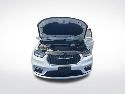 Used 2022 Chrysler Pacifica Touring-L FWD image 21
