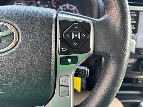 Used 2020 Toyota 4Runner SR5 AWD/4WD image 20