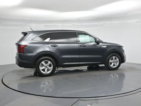Used 2023 Kia Sorento LX image 28